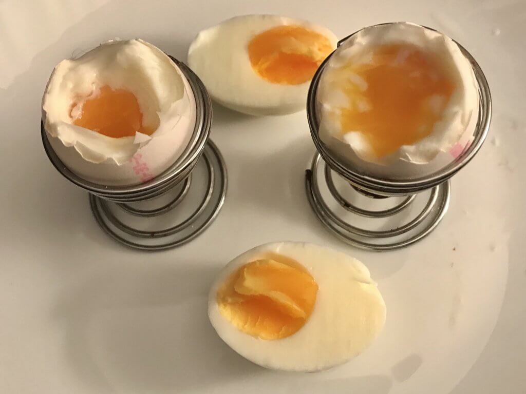 Eier kochen so gelingt dir dein perfektes Frühstücksei - Zu Faul Zum ...