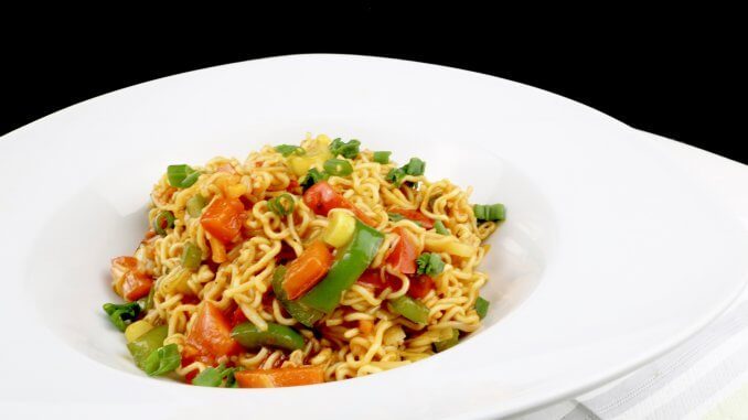 Gebratene Mie Nudeln mit Teriyaki Gemüse