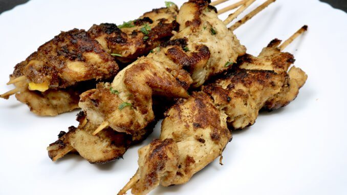 Erdnuss Hähnchen Spieße