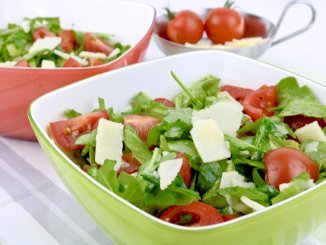 Rucola Parmesan Salat mit einem Balsamico Honig Dressing ein perfekter Grill Beilagen Salat