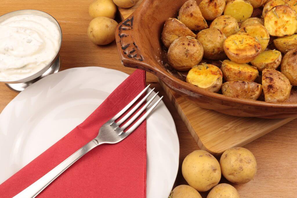 Rosmarin Kartoffeln mit Kräuter Joghurt Dip - Zu Faul Zum Kochen