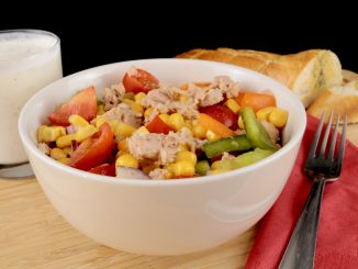 Serviervorschlag Thunfisch Salat mit Joghurt Dressing