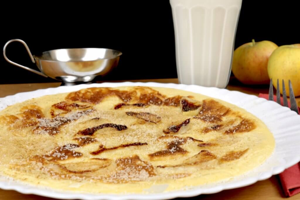 Serviervorschlag Apfel Pfannkuchen mit Zimt und Zucker