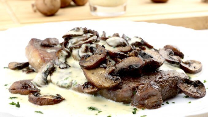 Steak mit Champignons und Kräuter Senf Mayonnaise