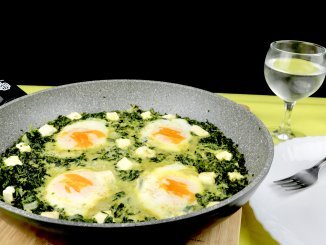 Blattspinat Frischkäse Pfanne mit Ei