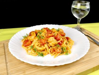Mediterrane Pasta mit Garnelen