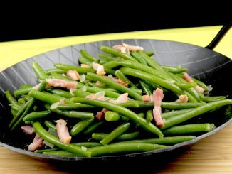 Grüne Bohnen mit Speck und Zwiebeln