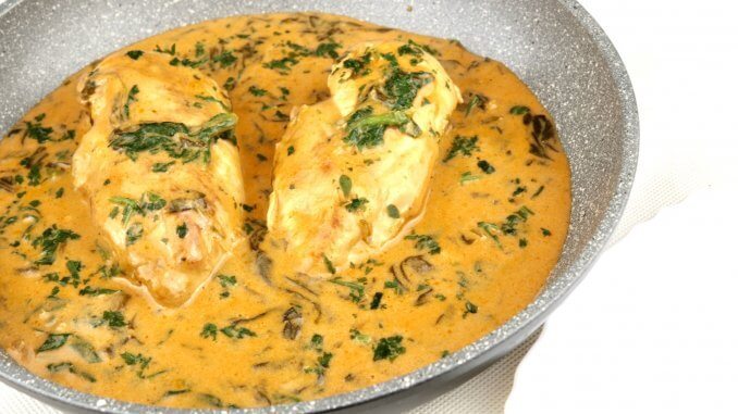 Geflügel Rezept Hähnchen in einer cremigen Blattspinat Sauce