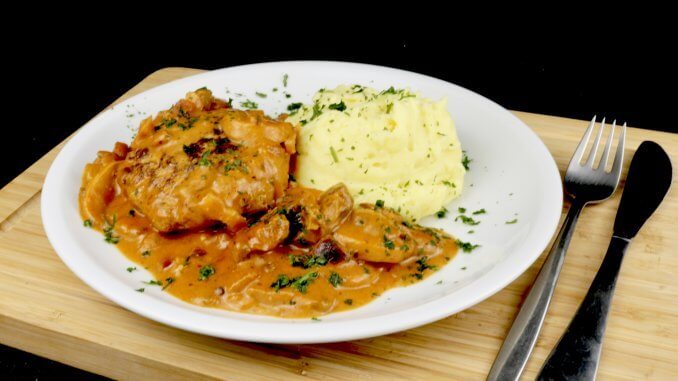 Jägerbuletten mit Champignons und Speck