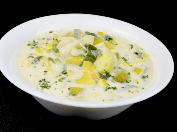 Porree Gemüse Beilage in heller Sauce