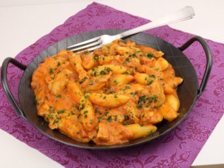 Schupfnudeln in einer Hähnchen Tomaten Frischkäse Sauce