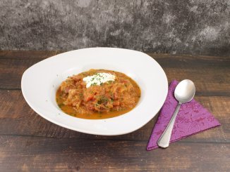 Sauerkraut Tomaten Eintopf mit Fleischeinlage