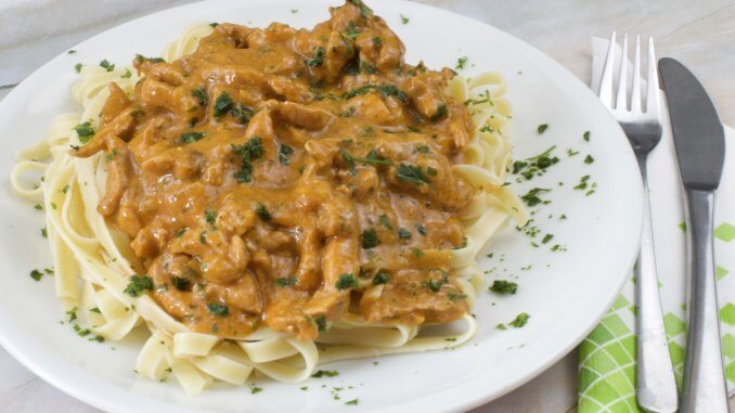 Pesto Rosso Sahne Schweinegeschnetzeltes