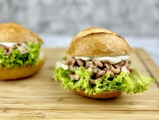 Krabbenbrötchen mit Knoblauchsauce