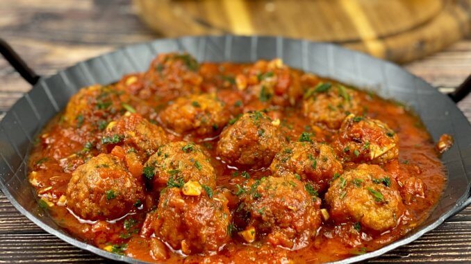 Albondigas - spanische Hackbällchen mit Tomatensauce