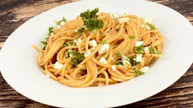 Spaghetti mit einer Tomaten Feta Sauce