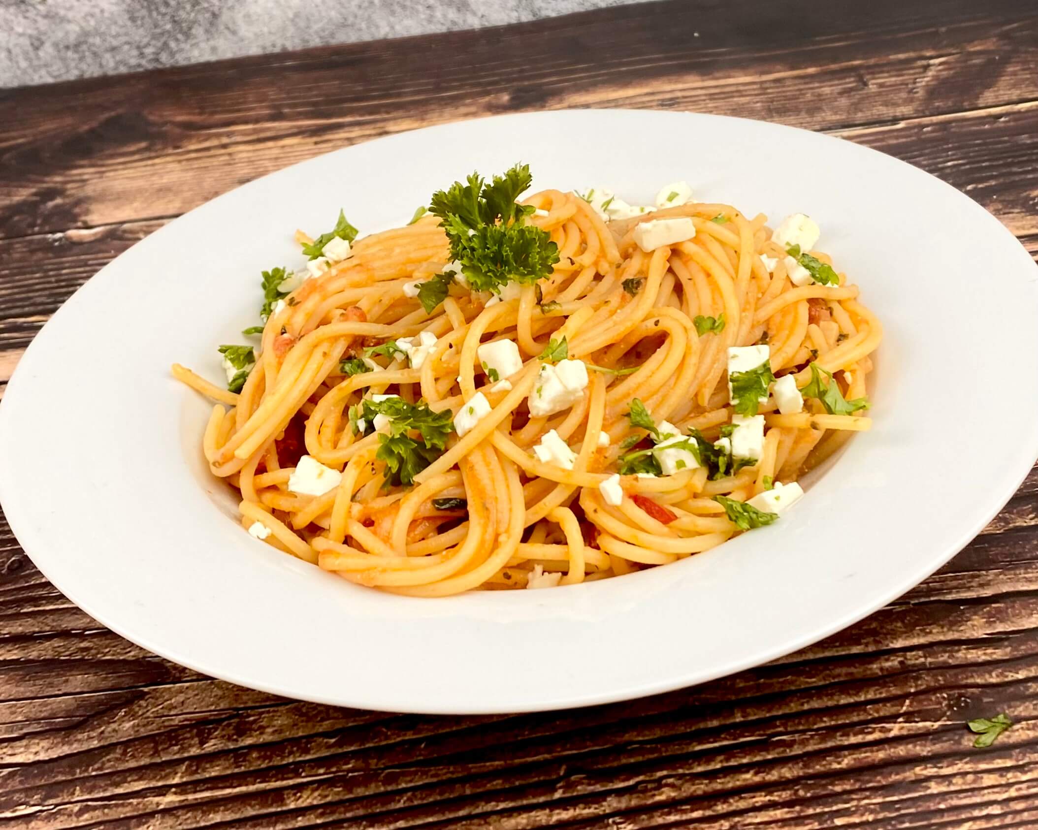 Spaghetti mit einer Tomaten Feta Sauce - Zu Faul Zum Kochen?