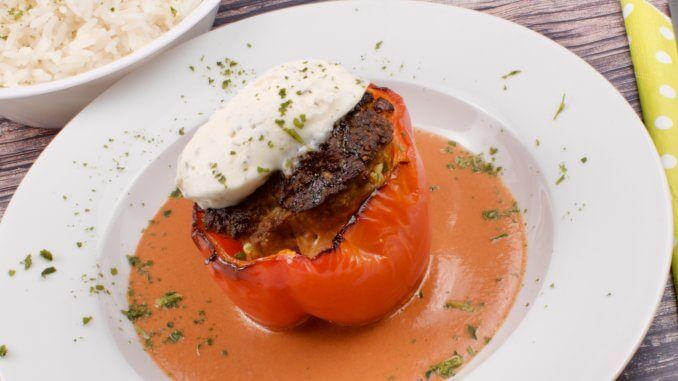 Gefüllte Ofen Paprika mit Hackfleisch und Feta Käse