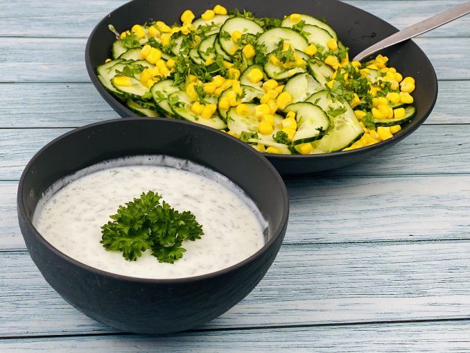 Mais Gurkensalat mit einem Joghurt Dill Dressing